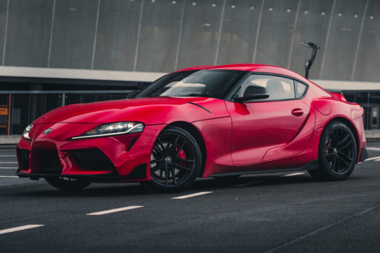 czerwona-toyota-supra-gr